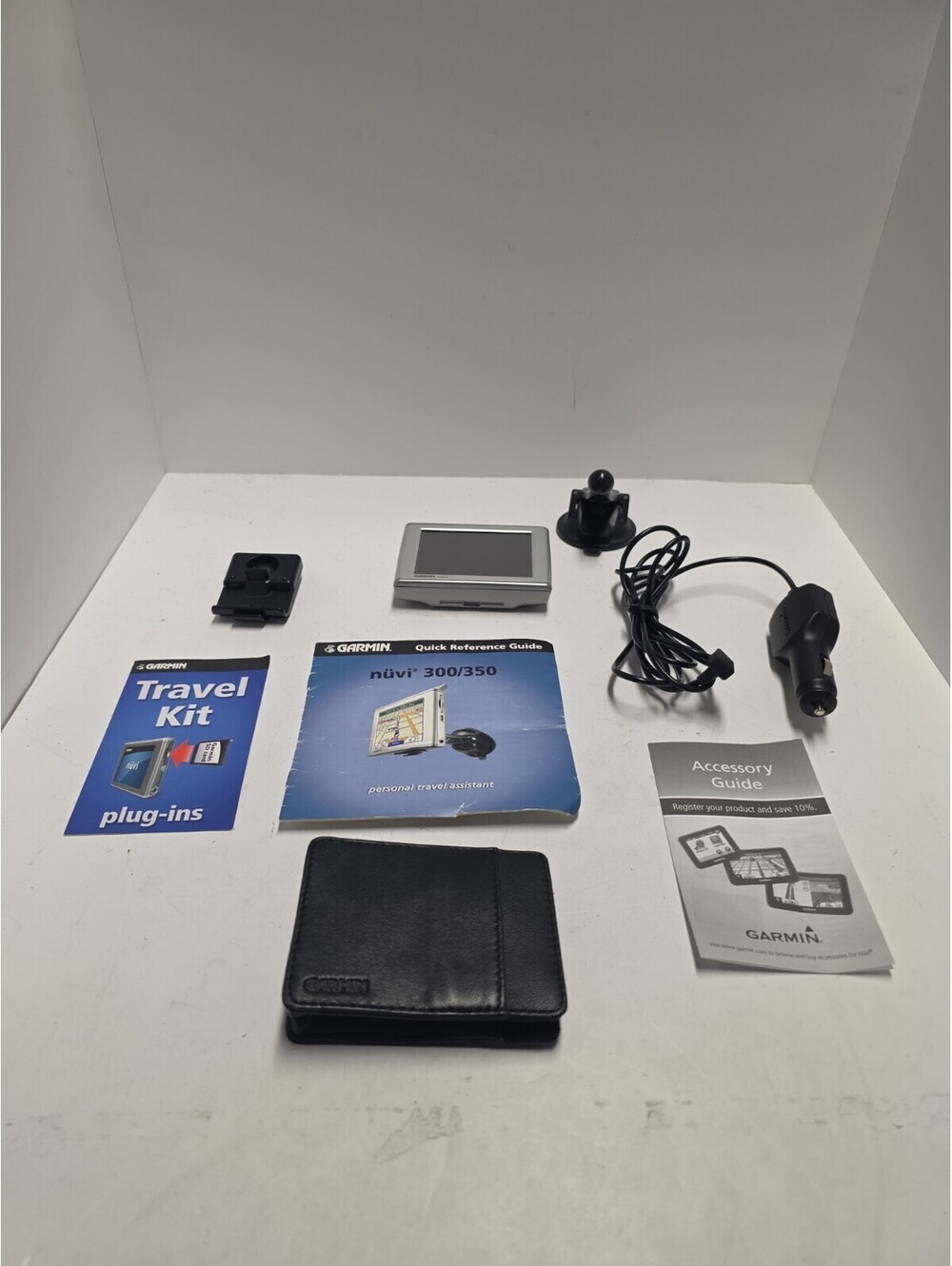 Garmin Nuvi 350 NA GPS Navigator Bundle w/ Car Charger & Car Mount